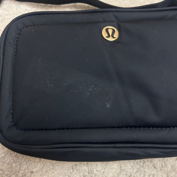 Lululemon Crossbody Camera Bag 2L Black / Gold - Picture 11 of 11
